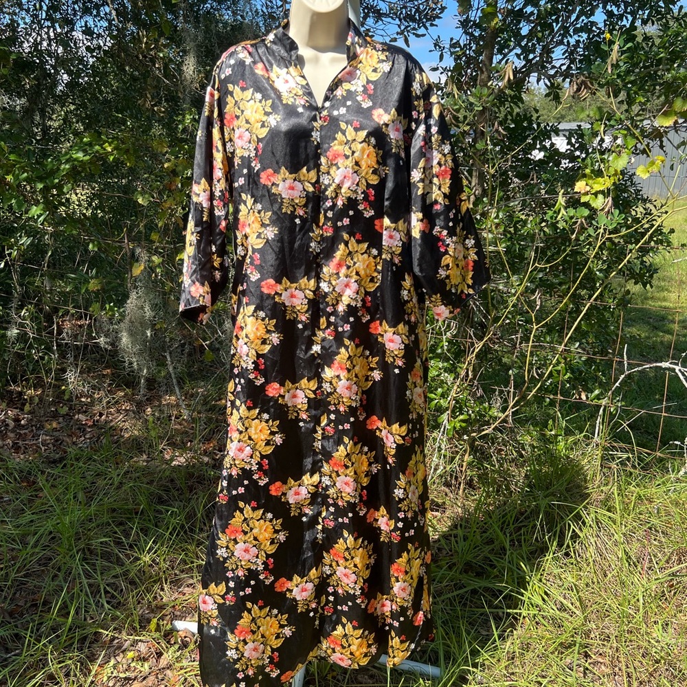 PARAGON Black Floral Kimono